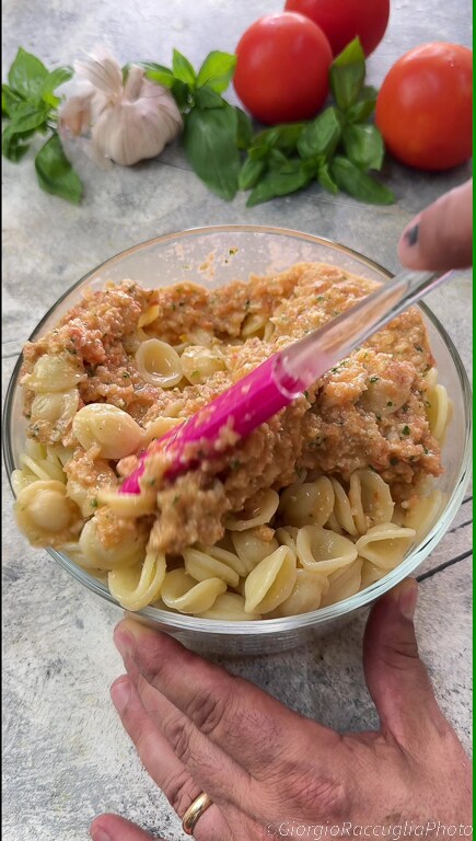 macarrão frio com pesto à trapanese