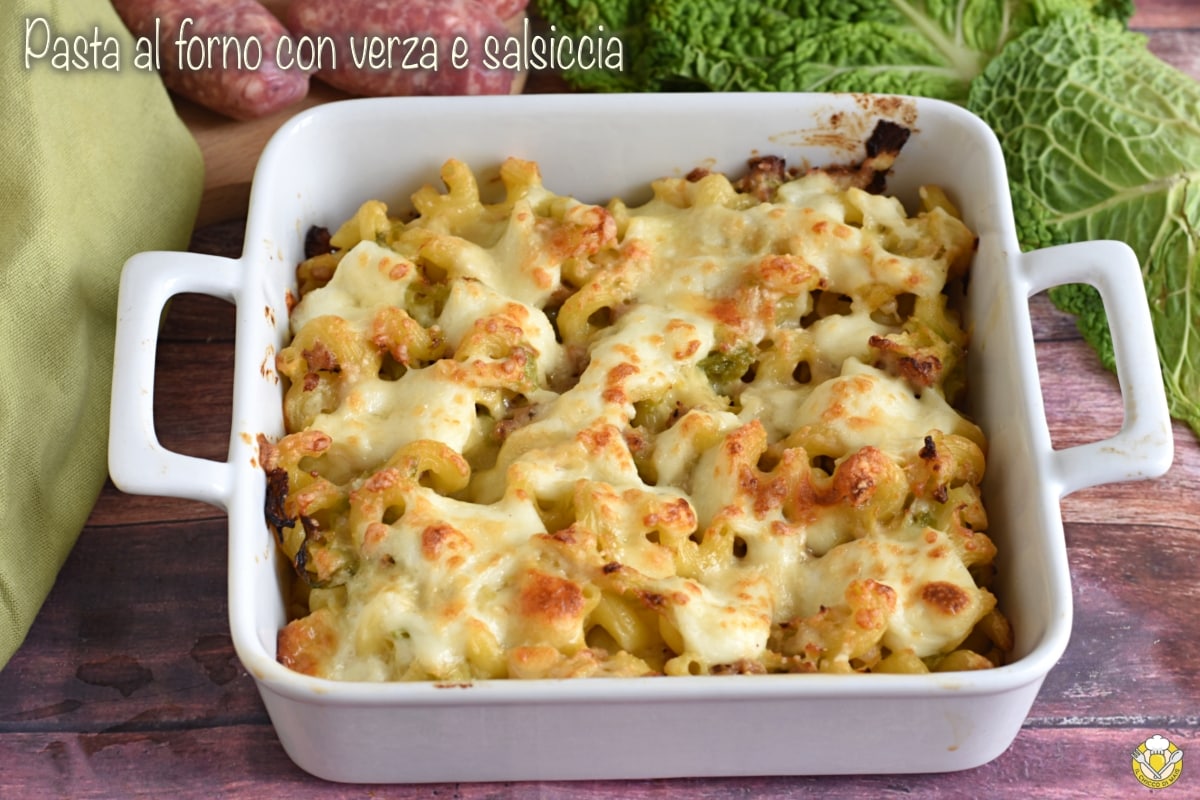 Macarrão gratinado com repolho e linguiça