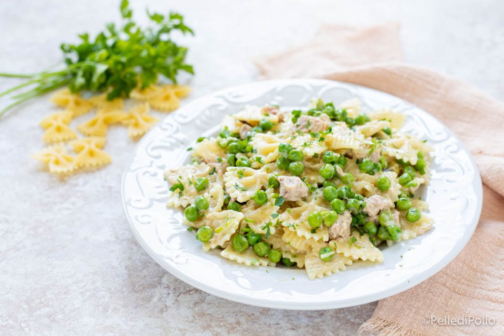 macarrão com atum e ervilhas
