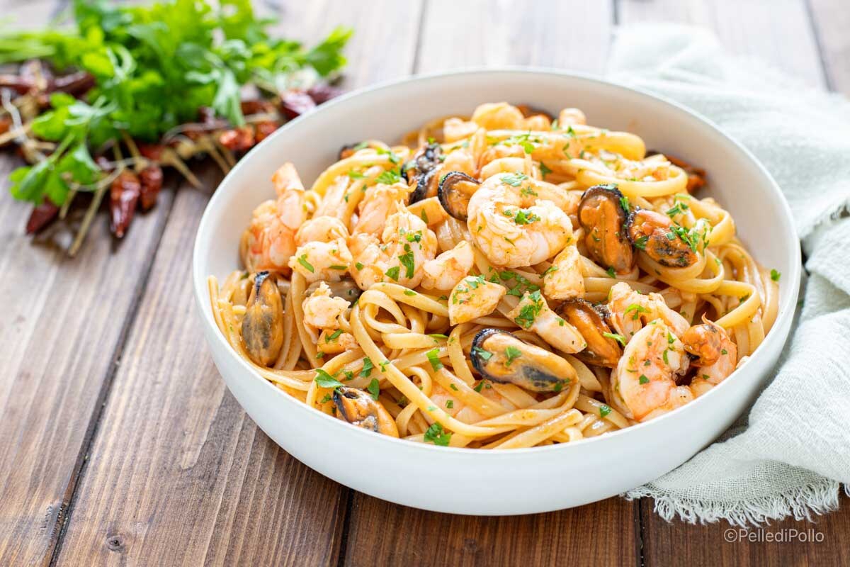 Macarrão com mexilhões e camarões