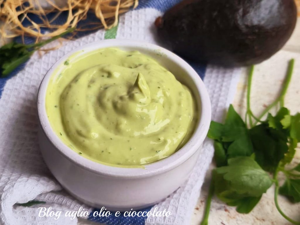 MAIONESE DE ABACATE RECEITA SEM OVOS ÓTIMA TAMBÉM PARA QUEM SEGUE UM REGIME VEGETARIANO VEGANO OU CETOGÊNICO