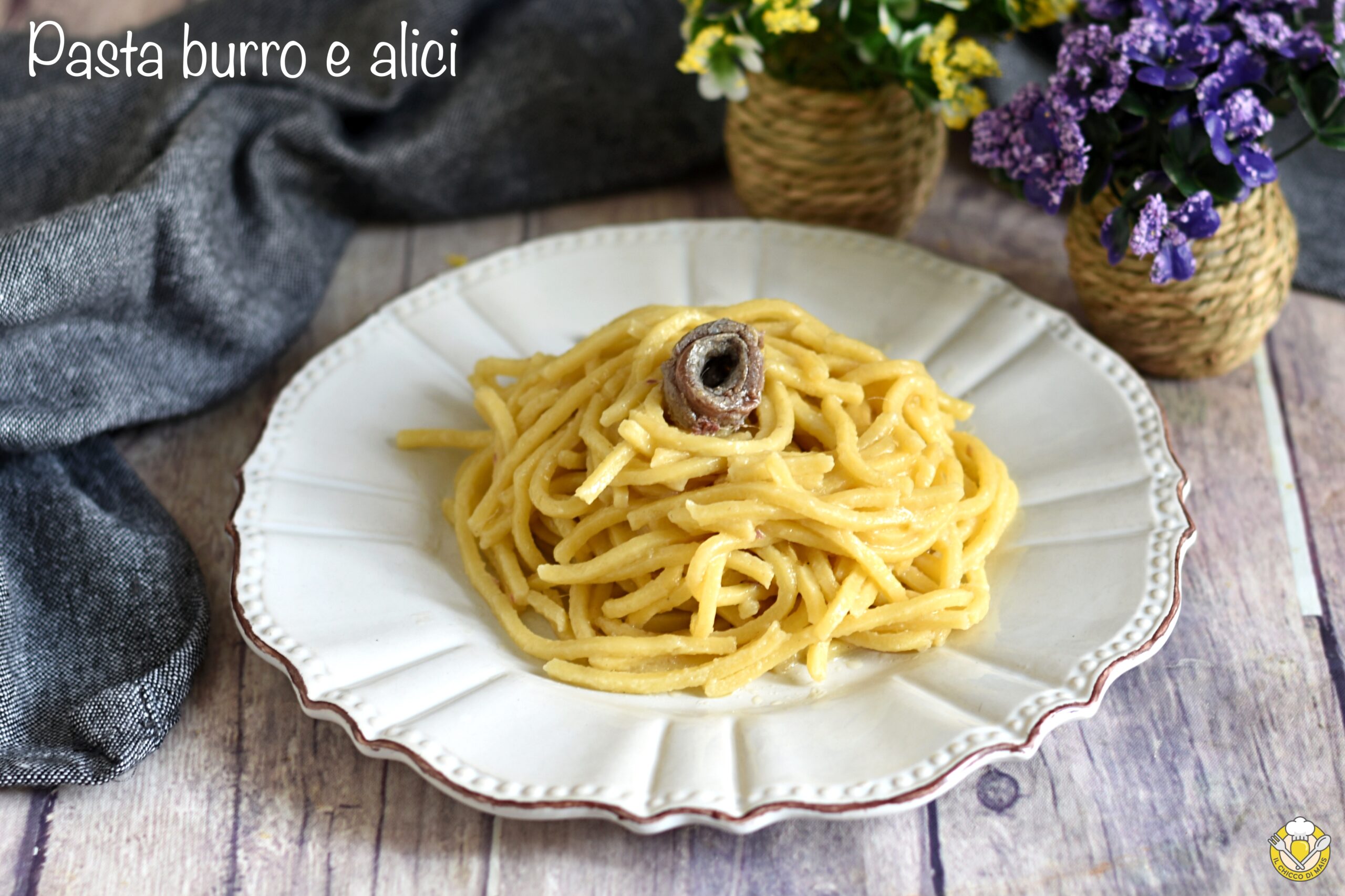 Macarrão com manteiga e anchovas