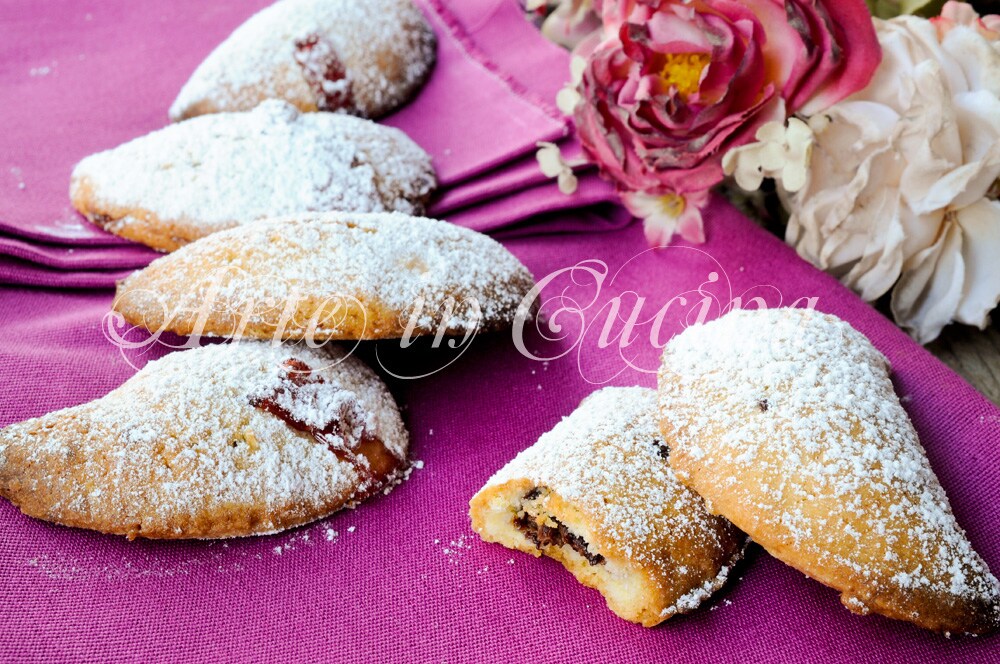 Mezzelune de massa doce com geleia ou nutella