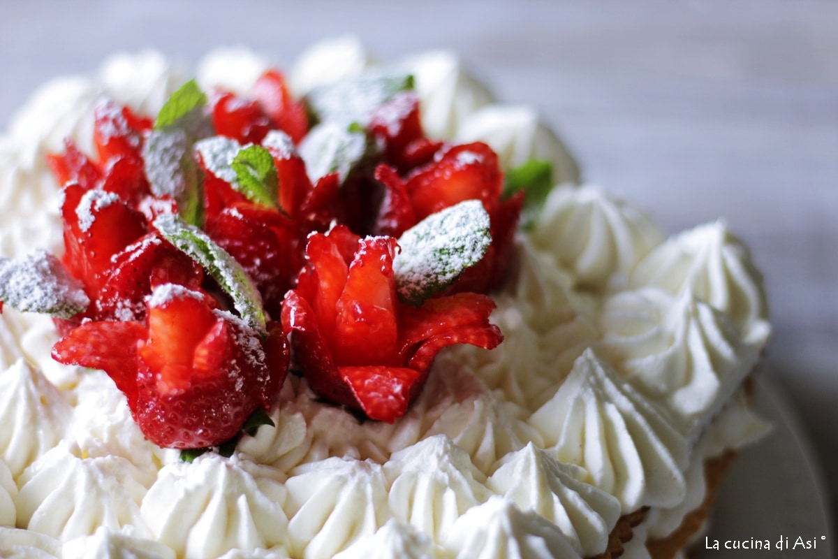 Mil Folhas com Creme e Rosinhas de Morango