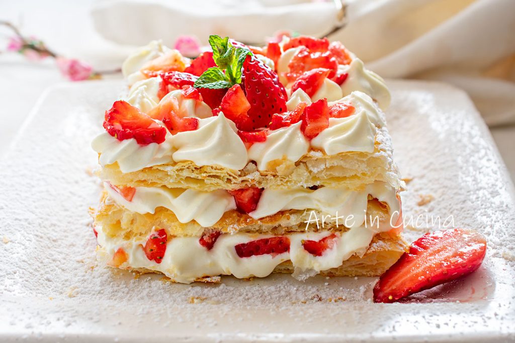 Mil-folhas morangos e chantilly