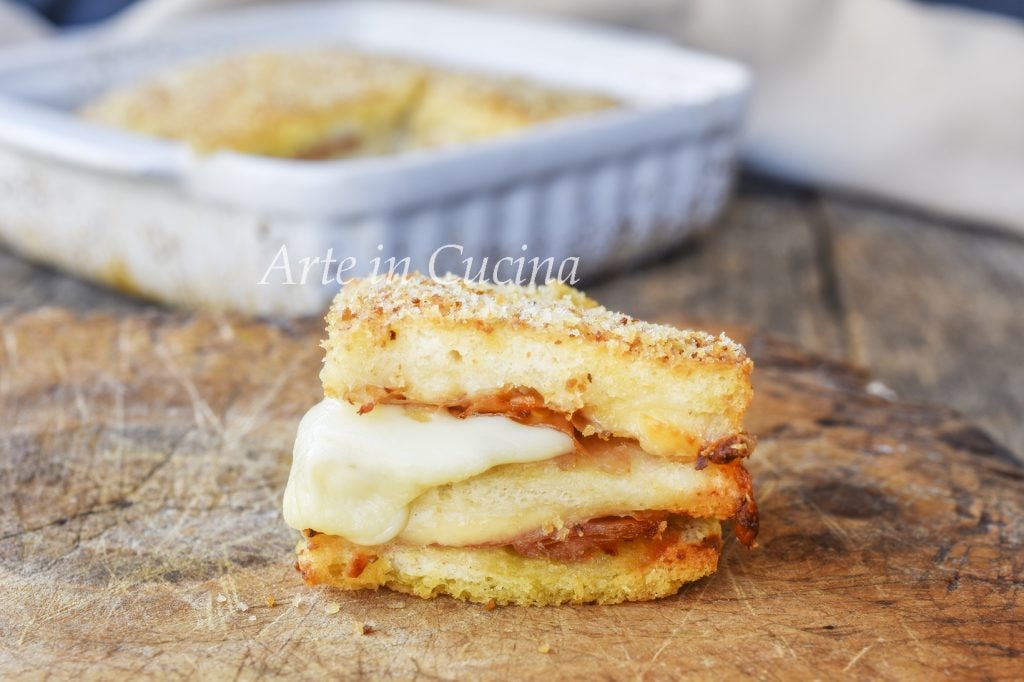 Mil-folhas de pão de forma com mortadela e queijo