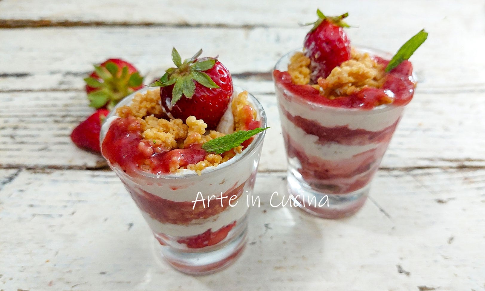MINI CRUMBLE de MORANGOS na colher