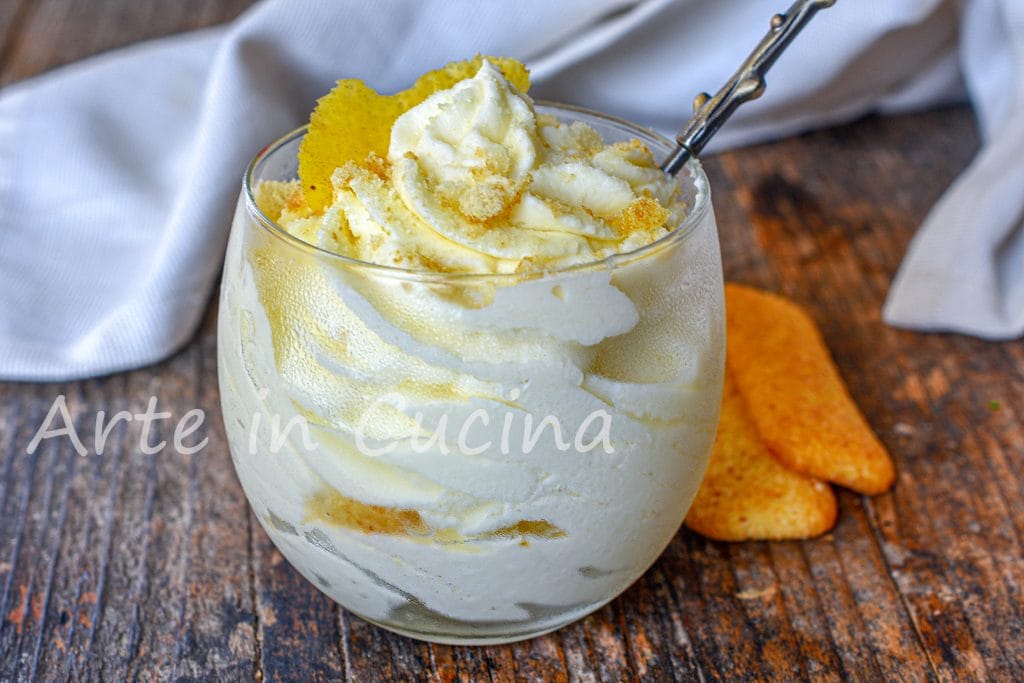 Mousse de limão e pavesini cremosa rápida em 10 minutos