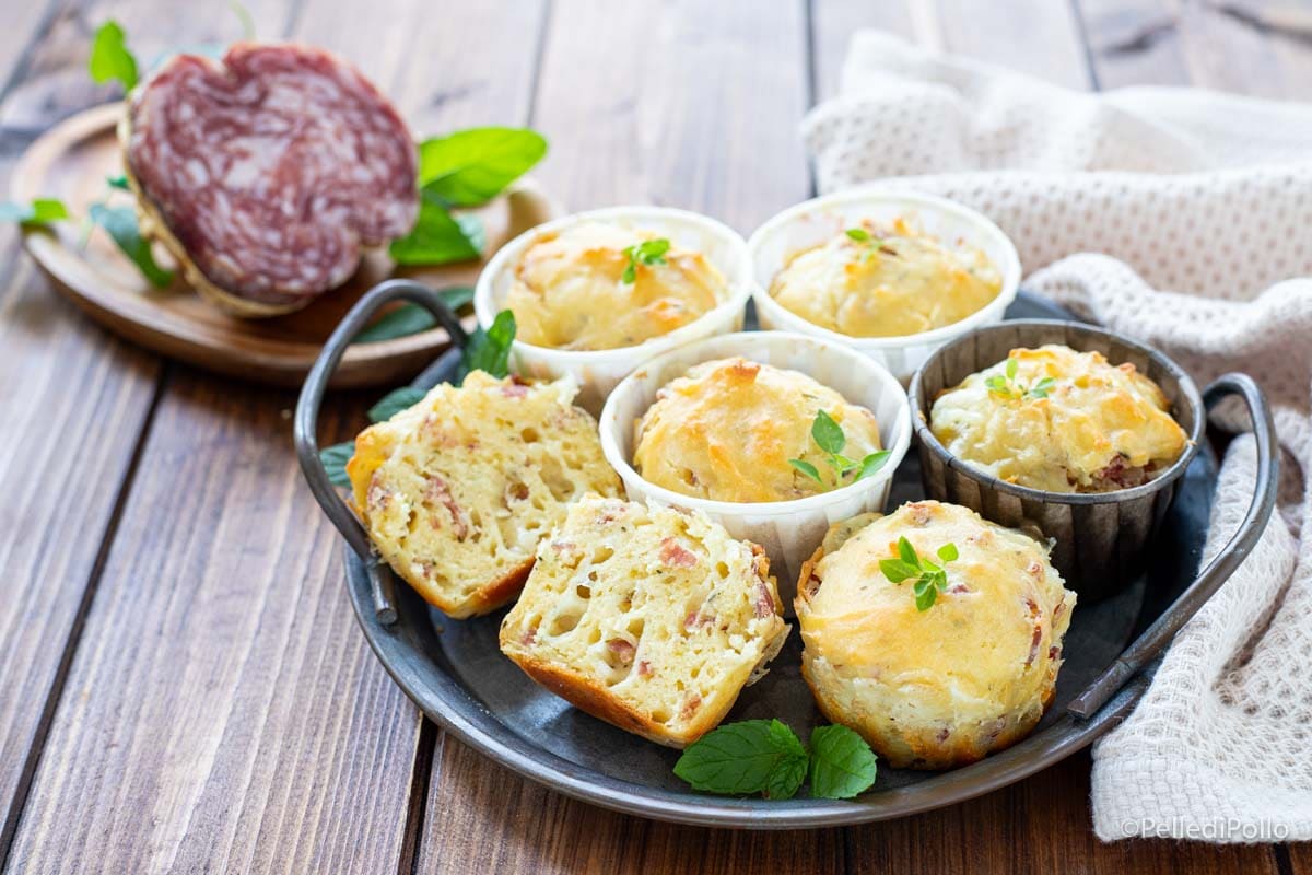 Muffin rústicos com salame e provolone