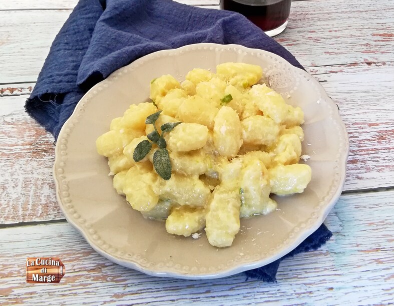 NHOQUE ALHO-PORÓ E GORGONZOLA