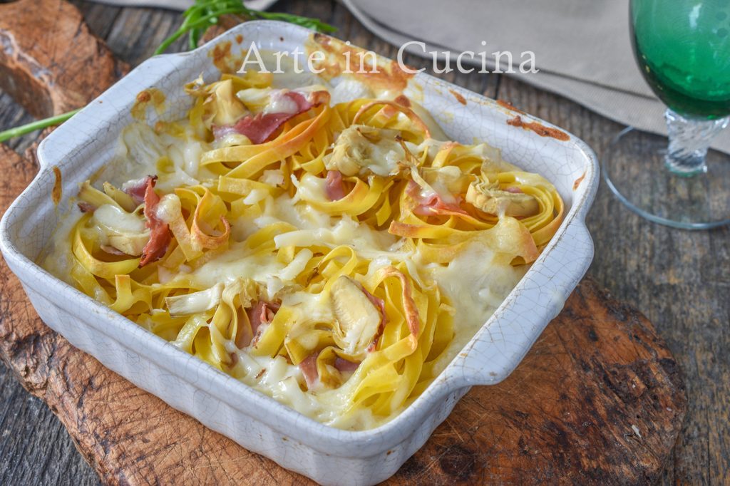 Ninhos de tagliatelle com alcachofras