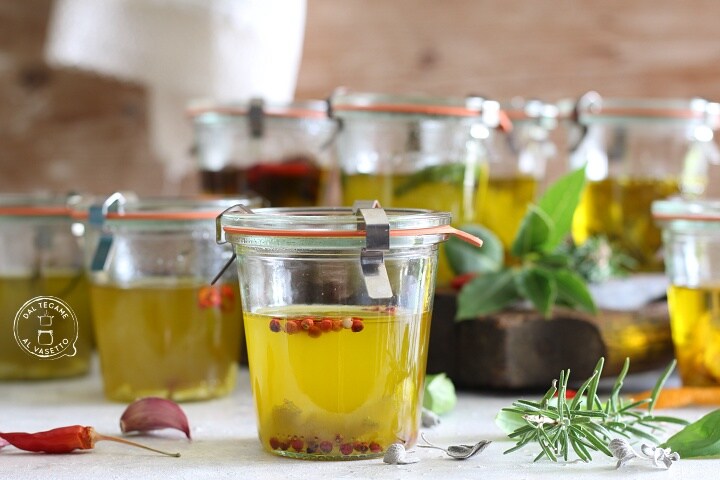Óleos aromatizados em cozimento em pote