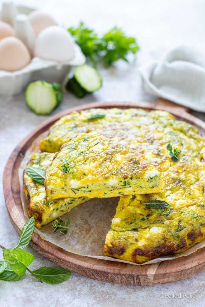 omelete com feta e abobrinha assada