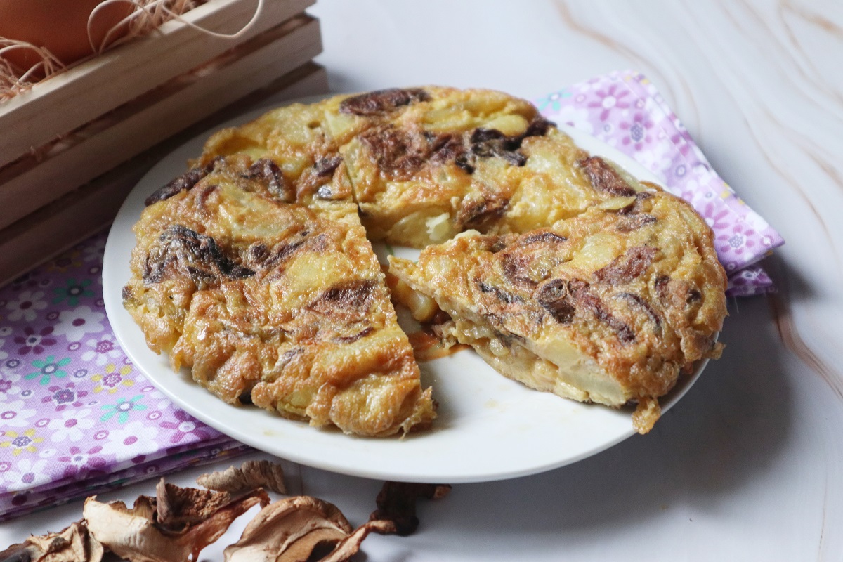 Omelete com batatas e porcini