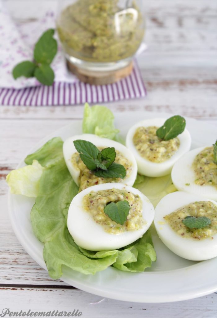 Ovos cozidos com pesto de pistache