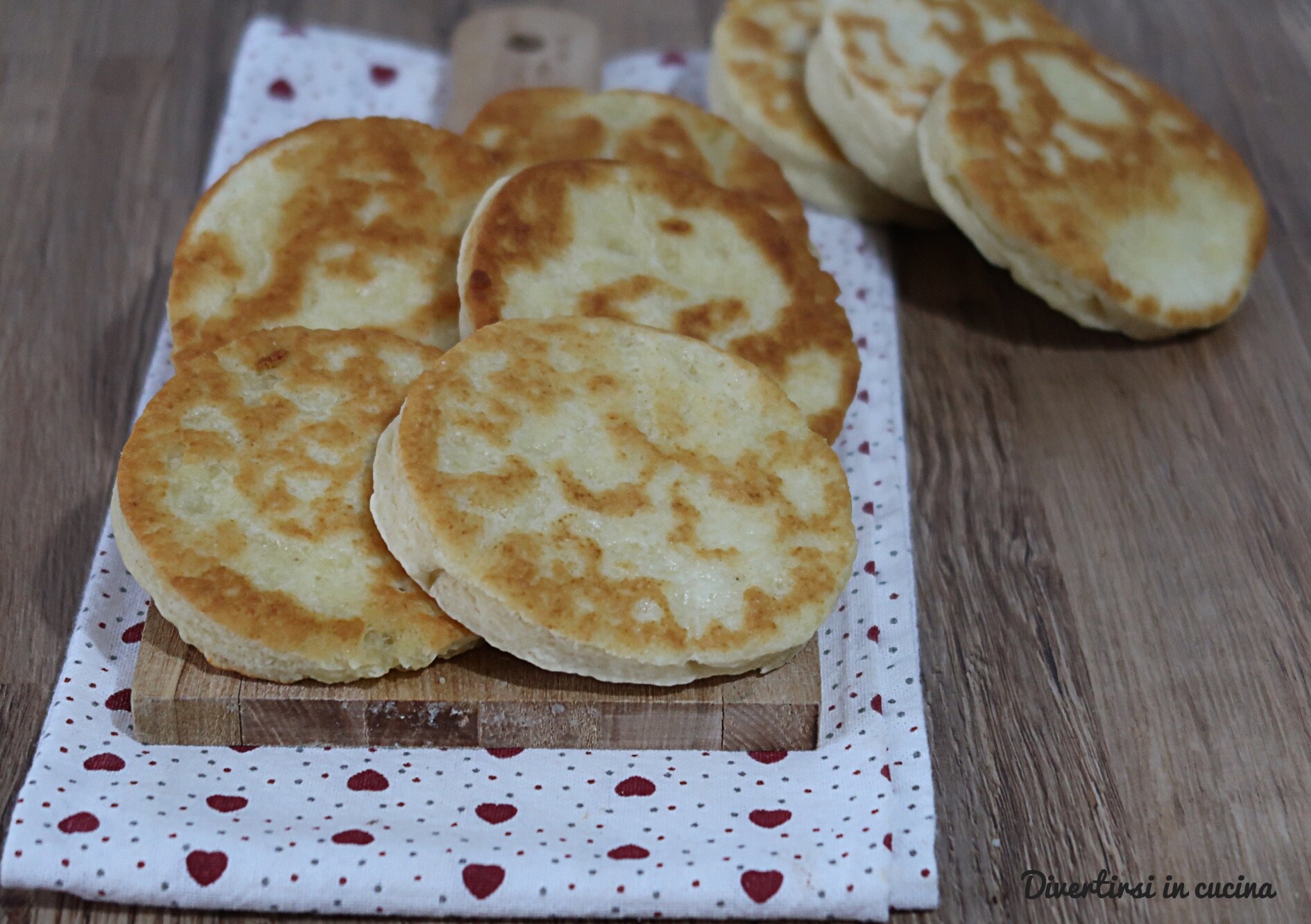 Pãezinhos de iogurte cozidos na frigideira