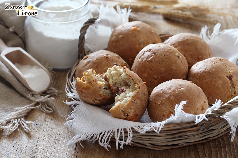 Pãezinhos de presunto e queijo