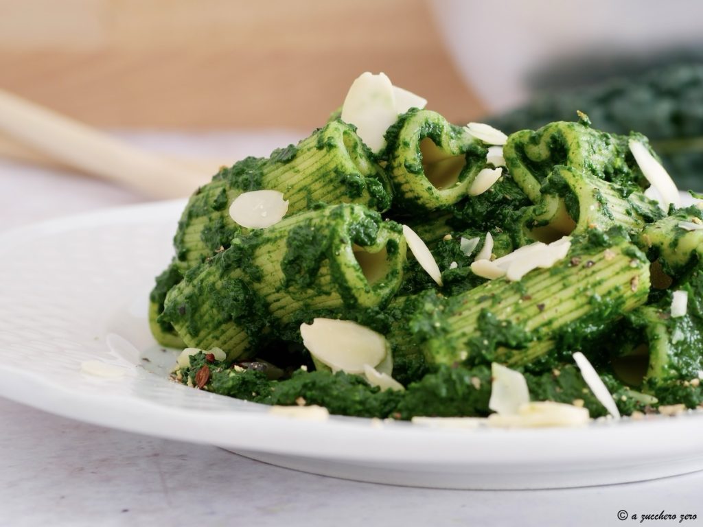 pasta com pesto de couve negra light e sem queijo