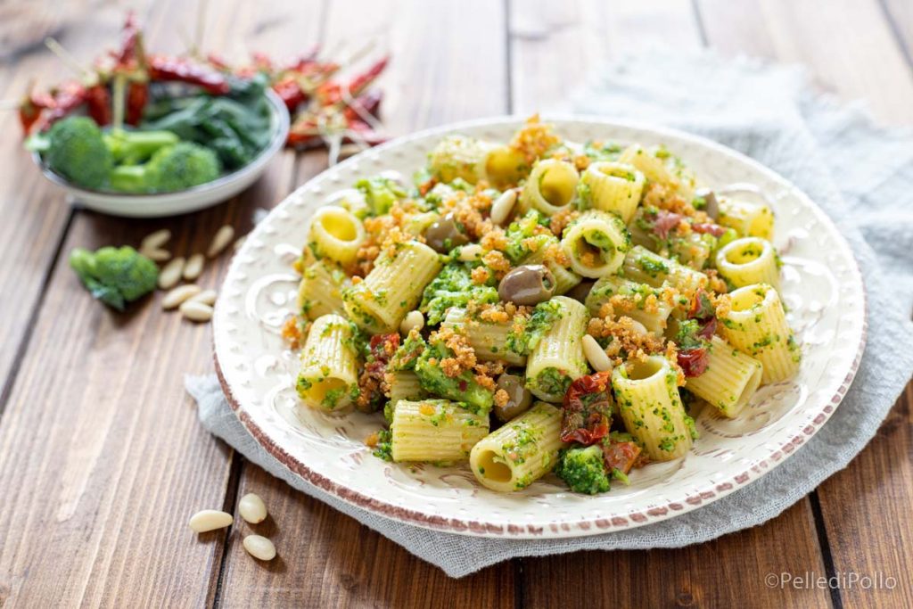 pasta com brócolis à siciliana