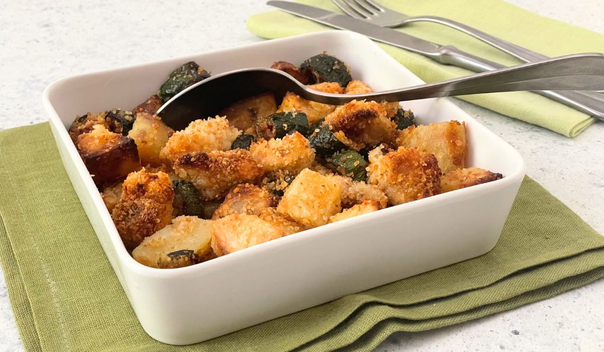 Pedaços de frango na fritadeira a ar
