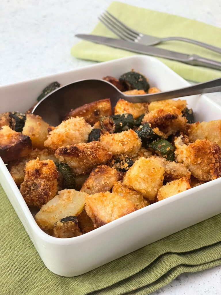 pedaços de frango na fritadeira a ar