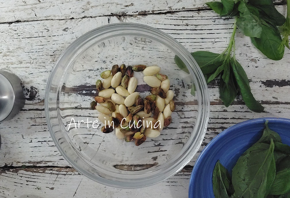 Mais fresco? Adicione algumas folhas de hortelã ou uma colher de chá de suco de limão.