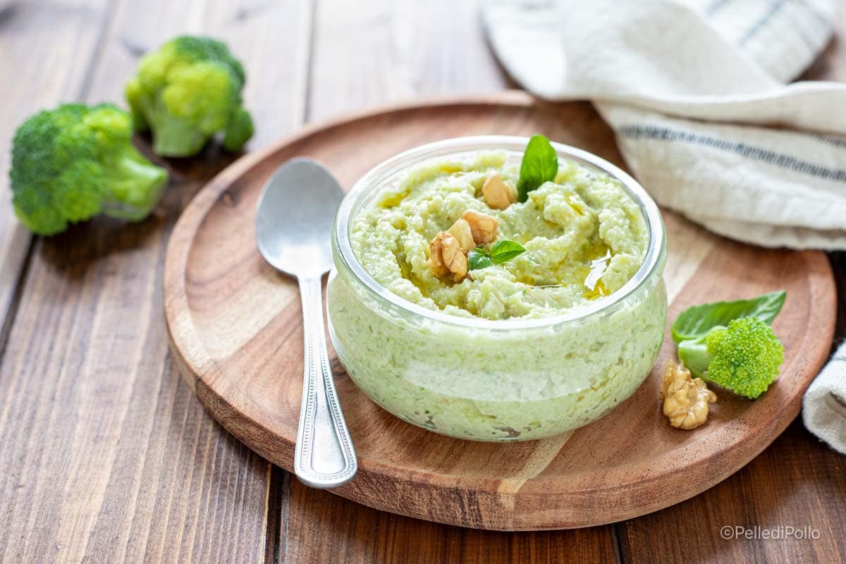 Pesto com talos de brócolis e nozes