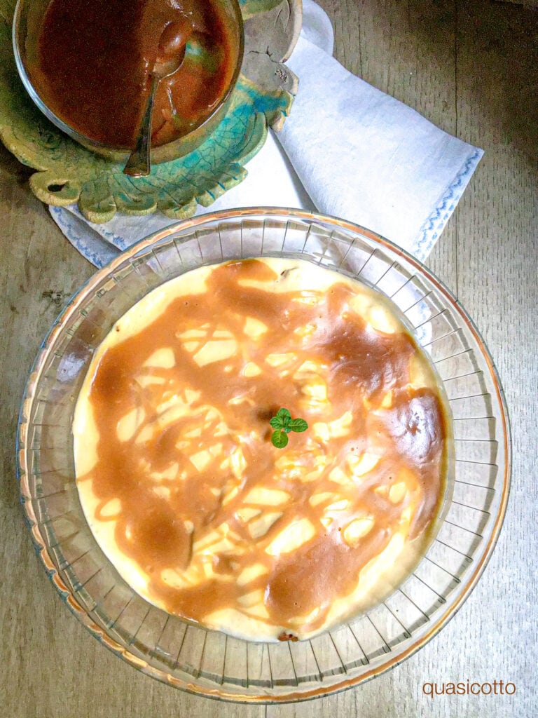 Doce de pandoro com creme de mascarpone e caramelo