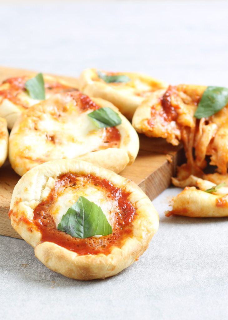 Focaccias vermelhas na fritadeira a ar