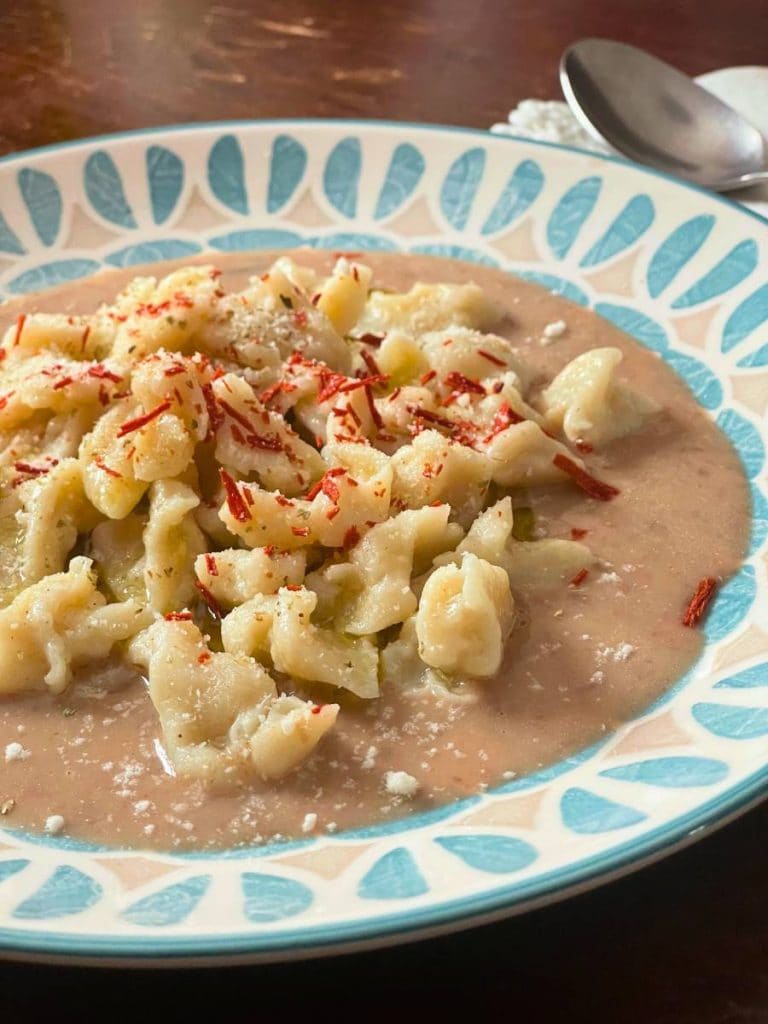 pizzicotti com creme de feijões gentis de labro