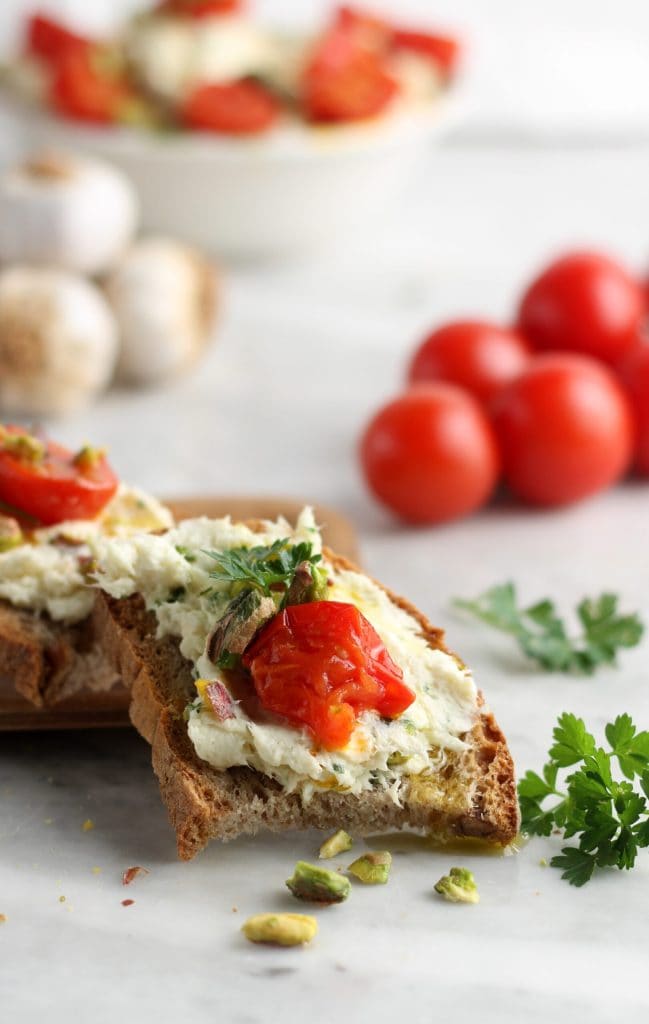 Crostini com creme de bacalhau dessalgado