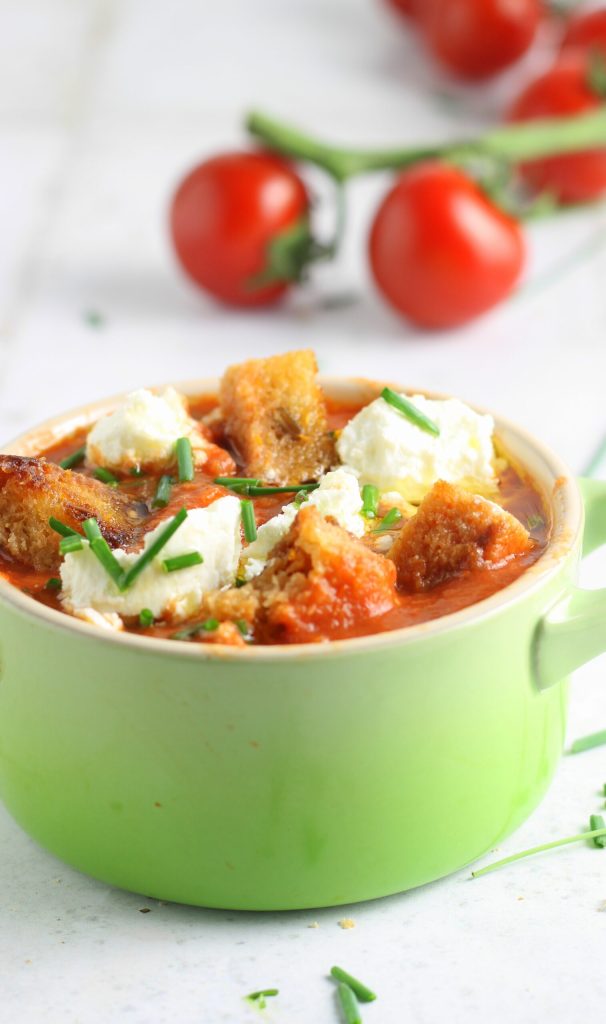 Sopa fria de tomatinhos e ricota