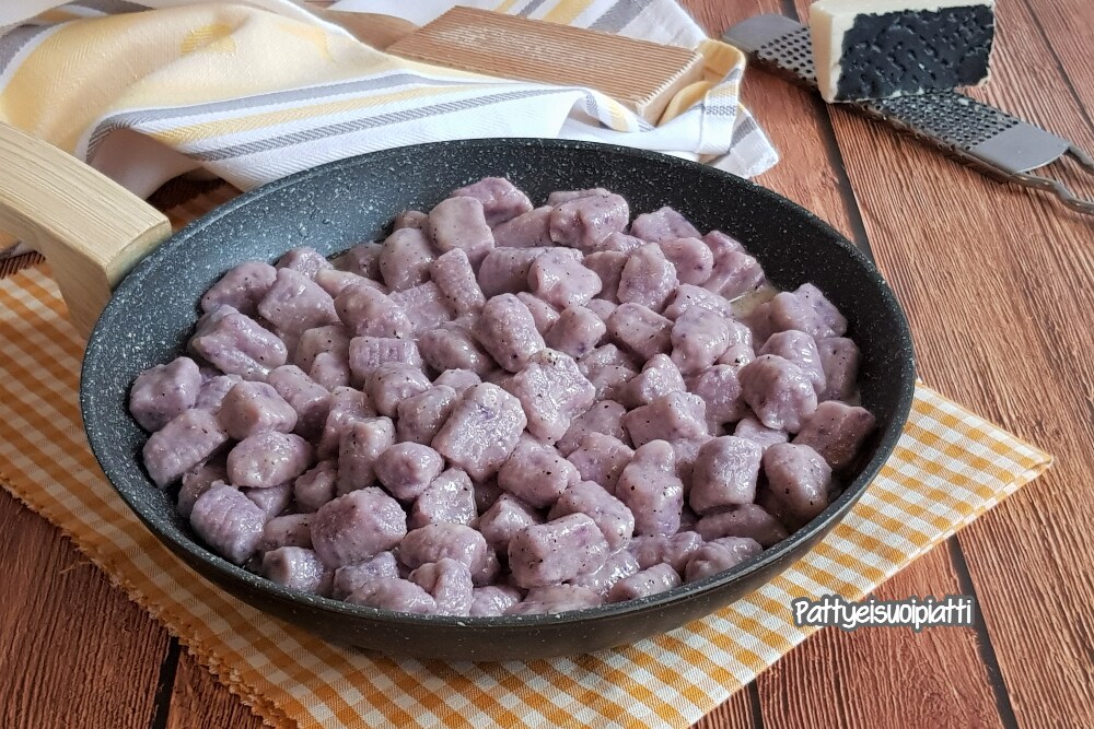 nhoque roxo cacio e pepe
