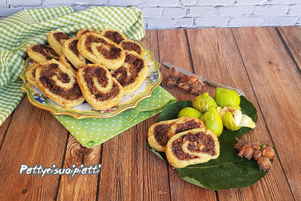 biscoitos de massa com figos, avelãs e chocolate