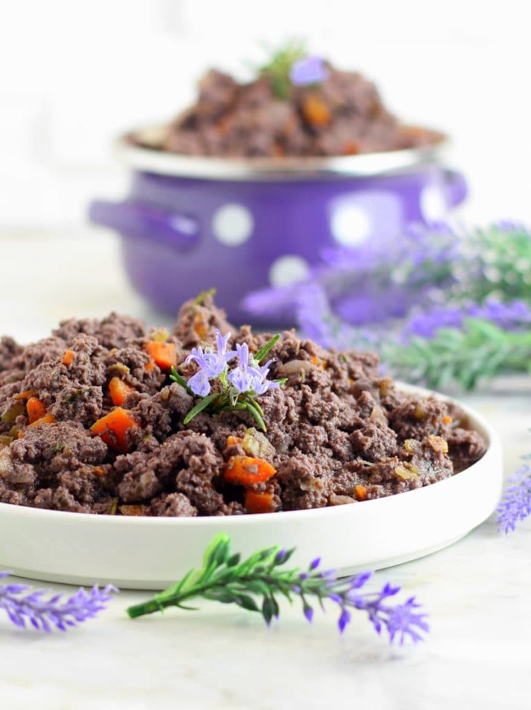 Ragu de javali com vinho tinto e especiarias