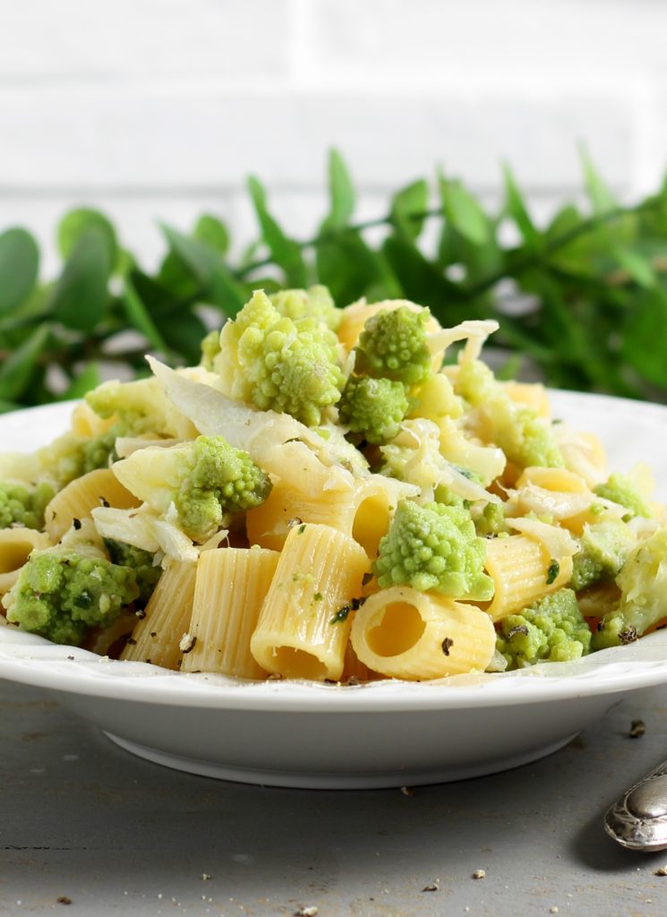 Mezze maniche raia e brócolis romanesco