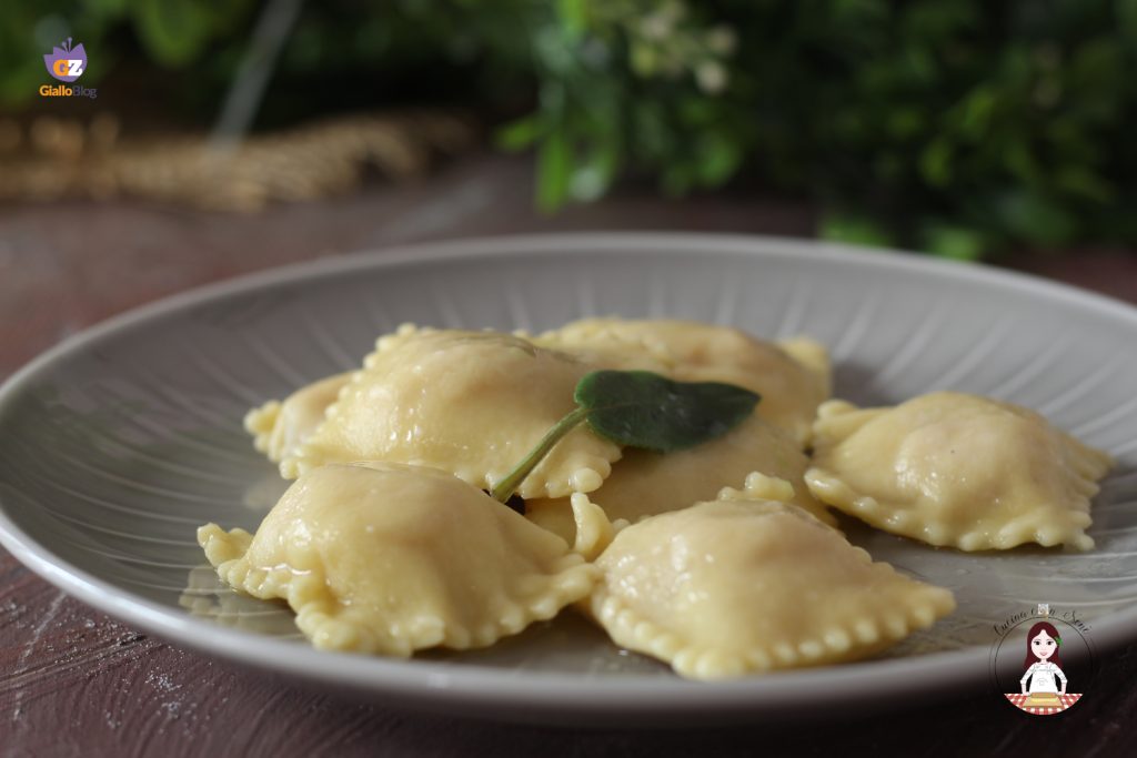 Ravioli recheados com presunto cozido e batatas