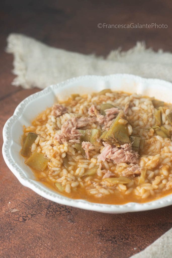 Risoto de alcachofras com atum fácil e cremoso