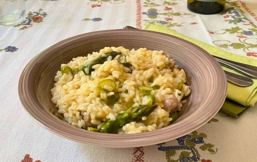Risoto de aspargos e linguiça