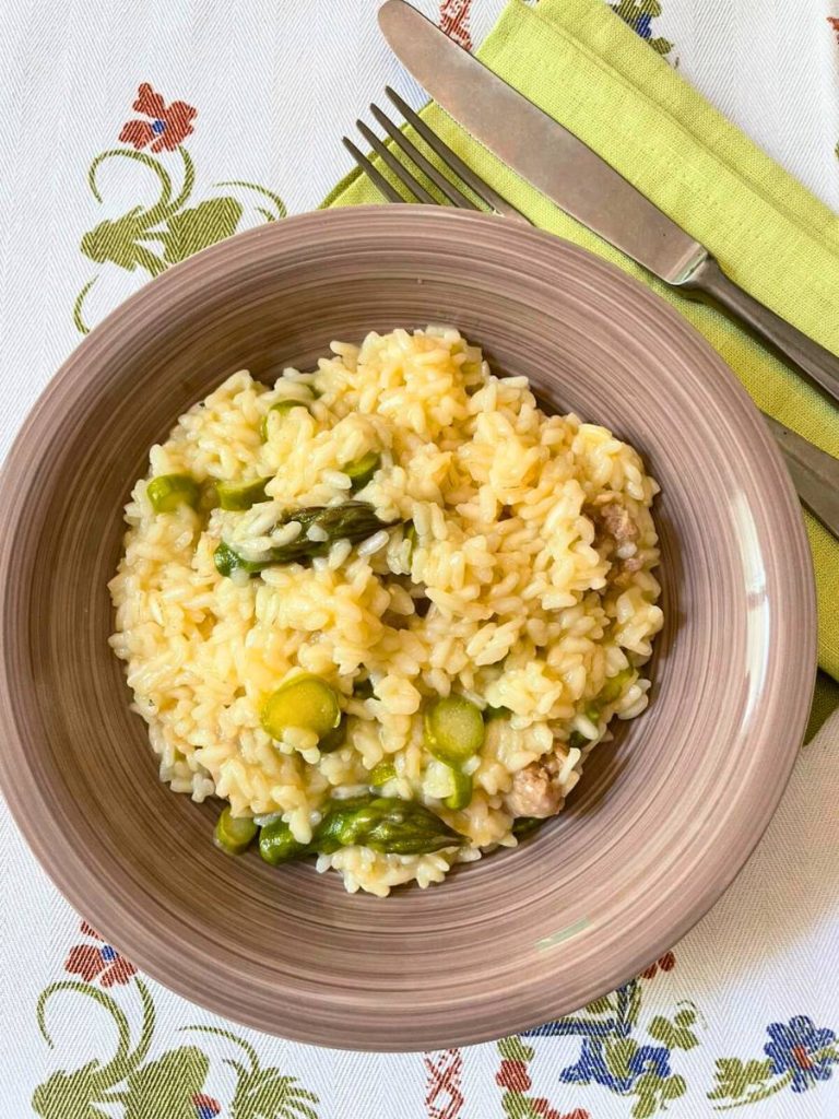 risotto com aspargos e linguiça