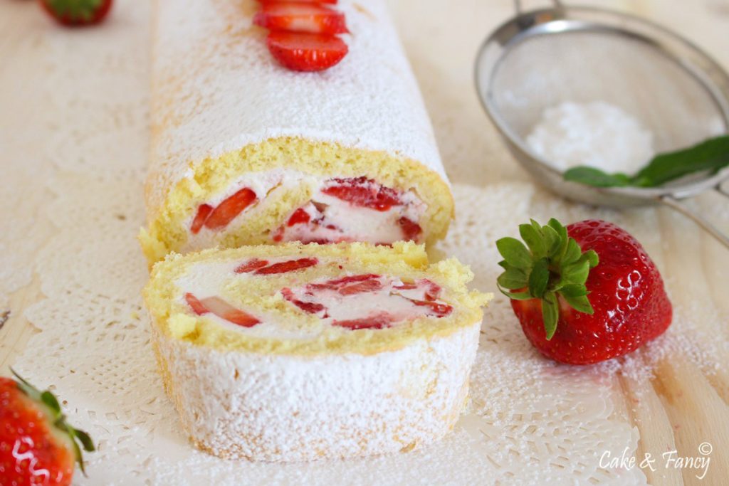 Rocambole de Chantilly e Morangos