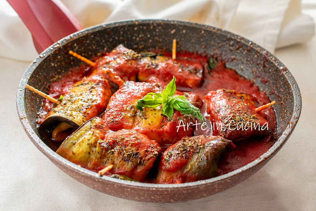 Rolinhos de berinjelas à pizzaiola