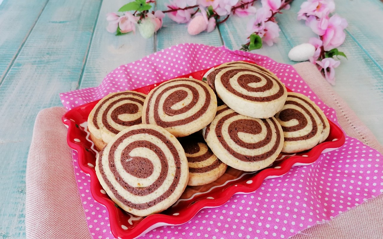 ROLINHOS DE MASSA QUEBRADA ou BISCOITOS CATAVENTO