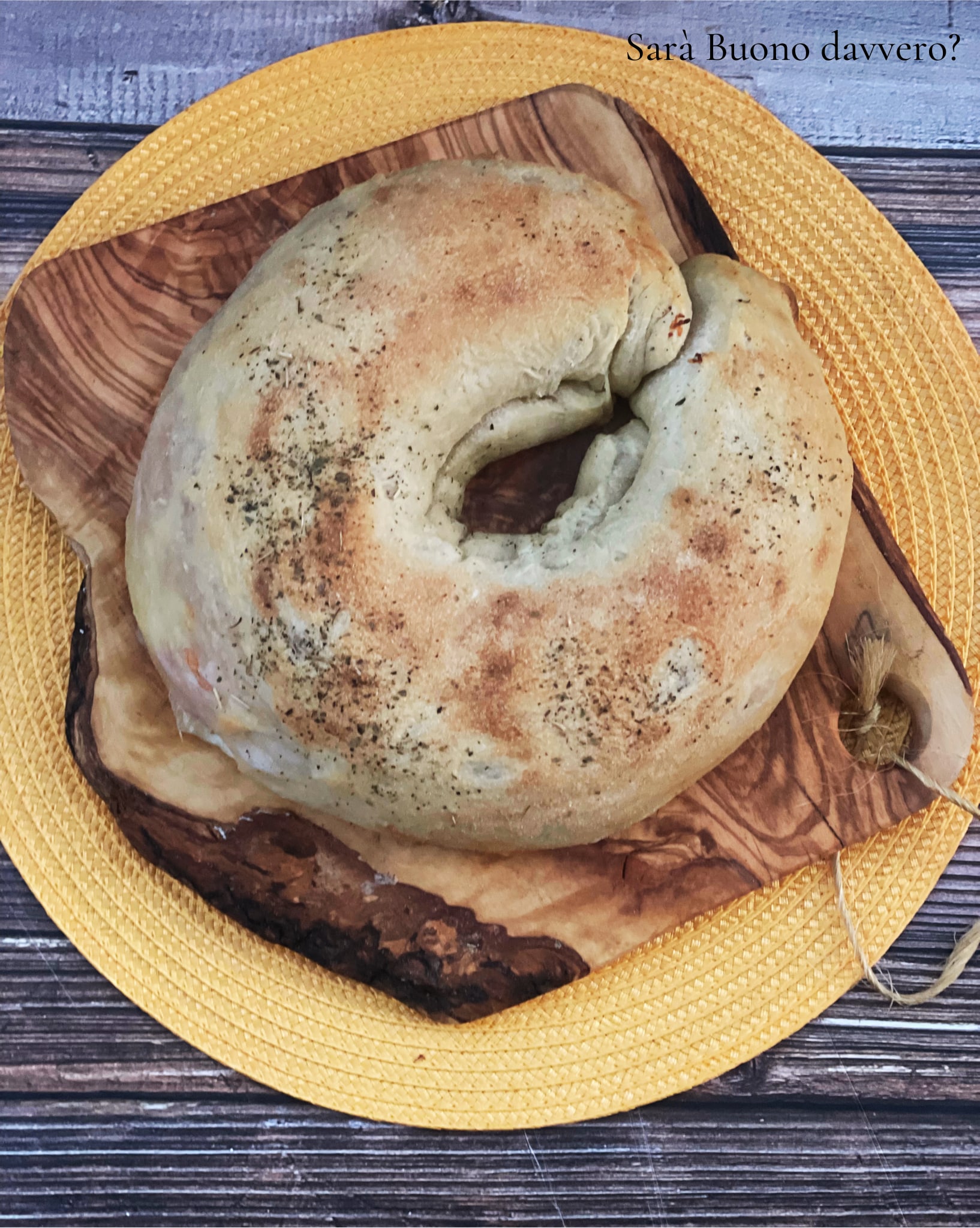 Rosca salgada recheada fácil