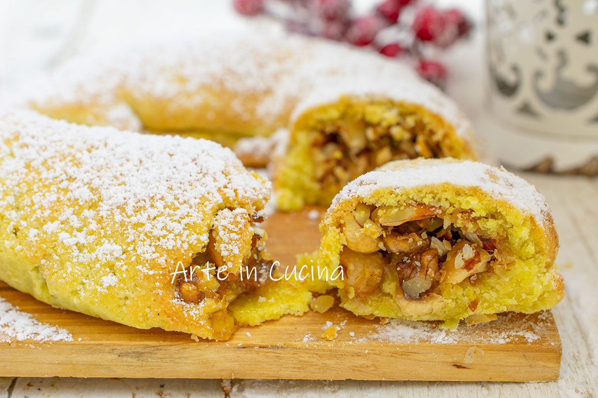 Bolo de frolla da Imaculada com frutas secas