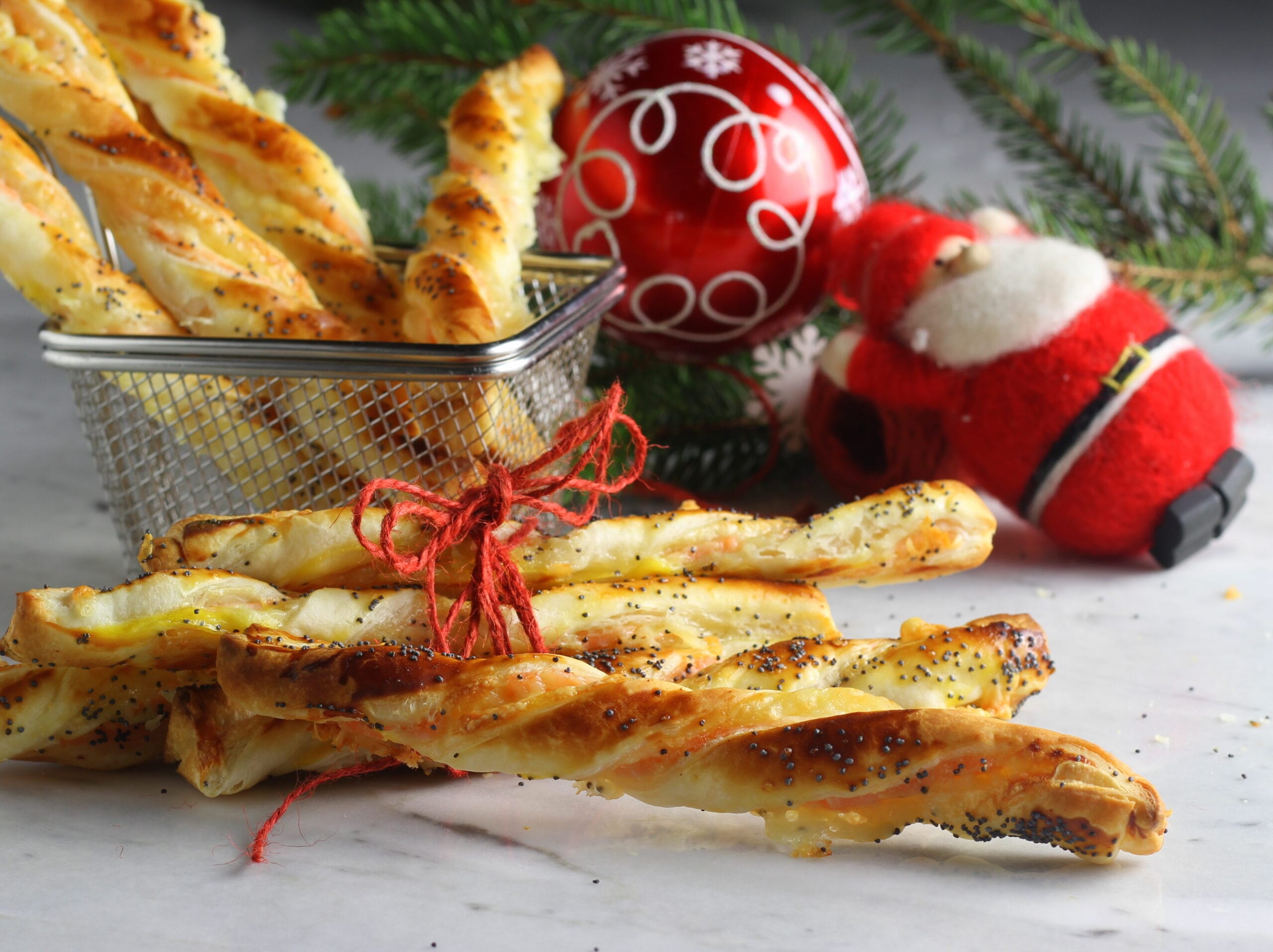 Palitos de massa folhada com salmão