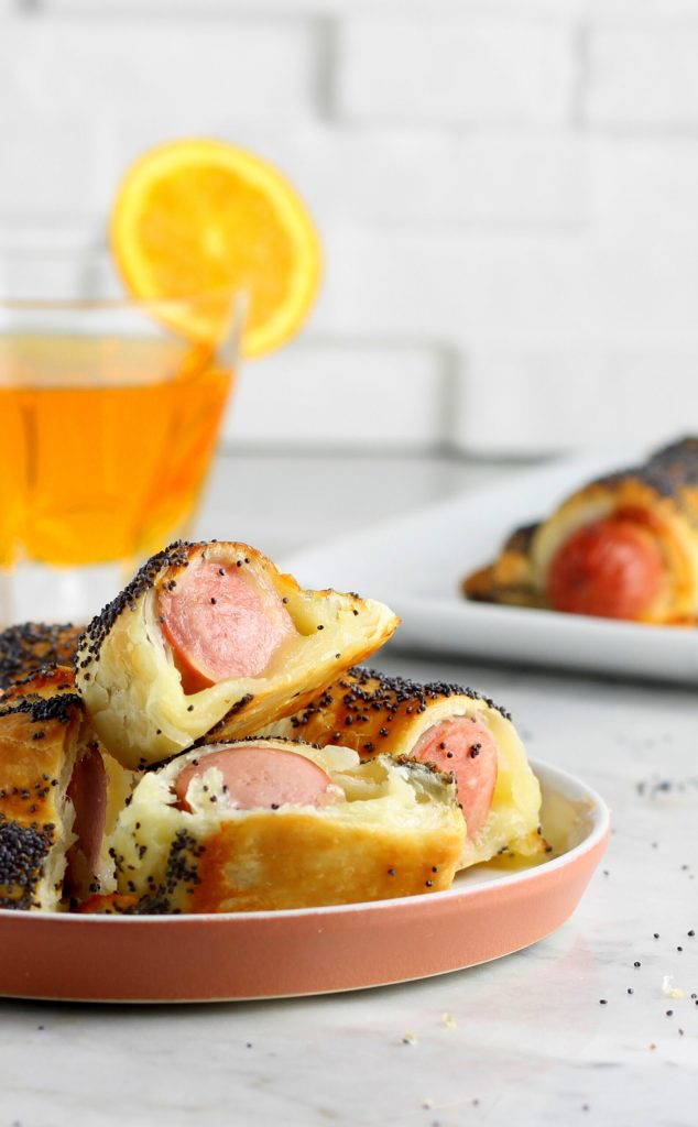 Folhados com salsicha e queijo