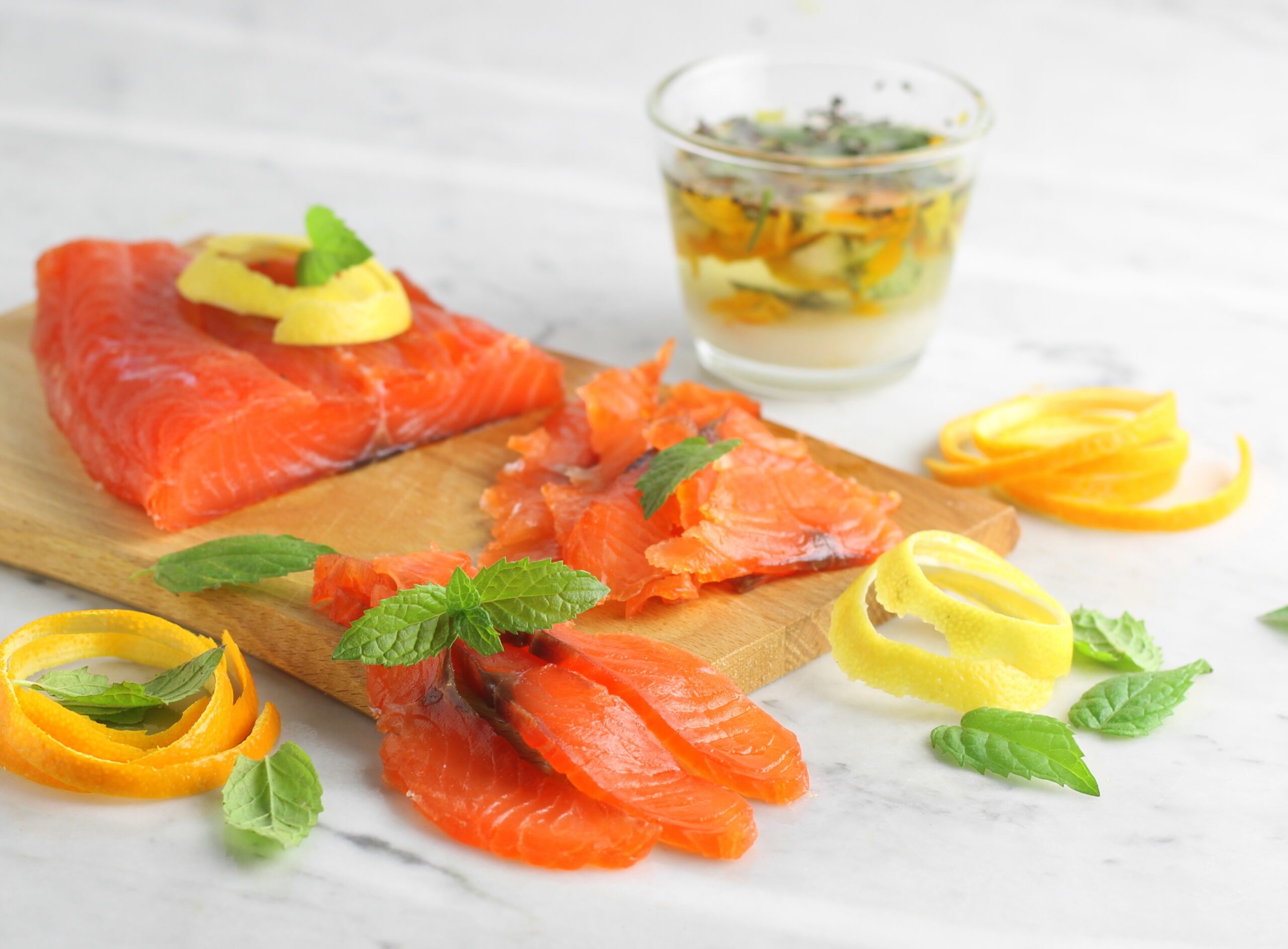 Salmão fresco marinado a seco