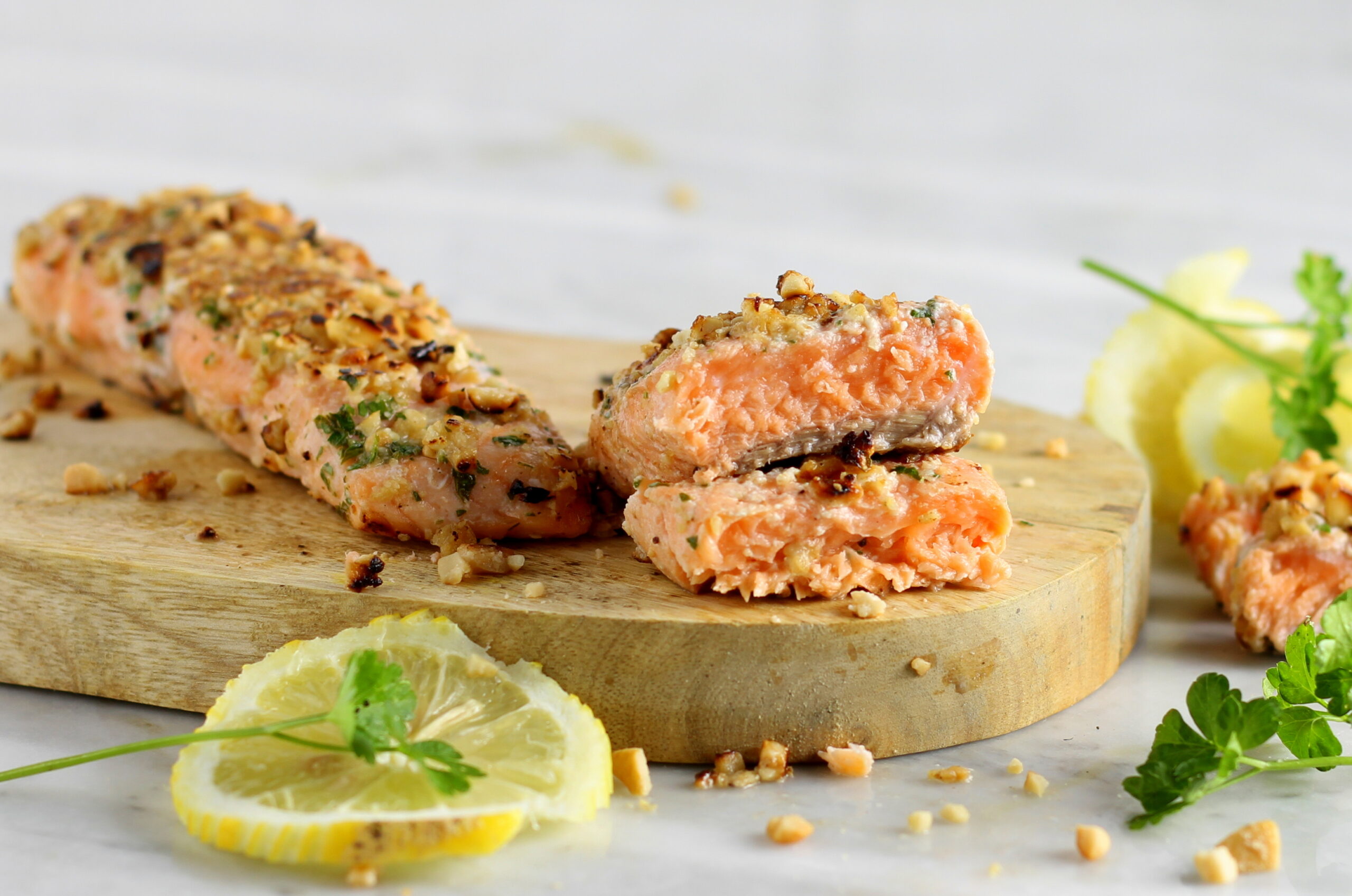 Salmão fresco grelhado na frigideira