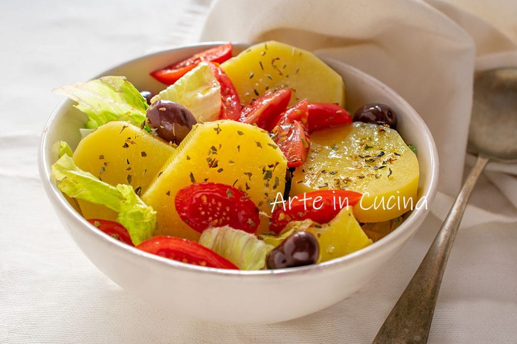 Salada com batatas napolitana